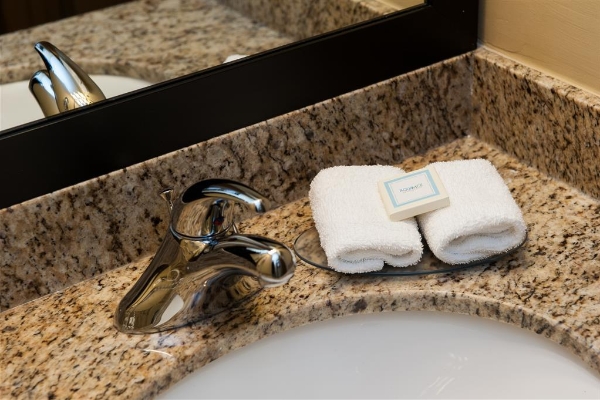 BEST WESTERN MAPLE RIDGE HOTEL